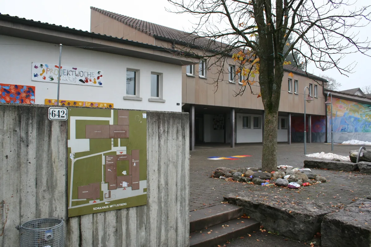 Das Schulhaus Mittlistberg in Bubikon
